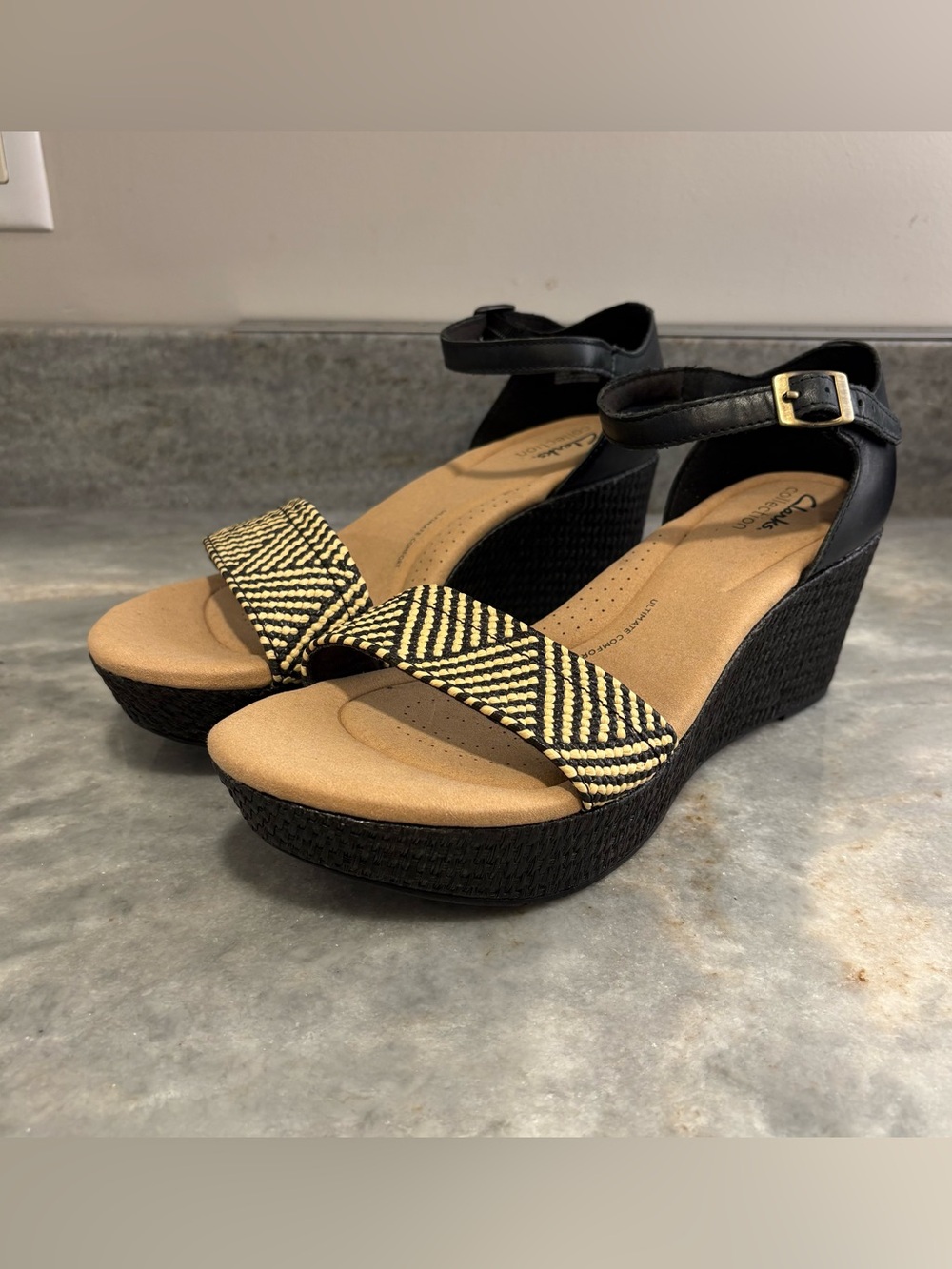 New Clarks W 9.5 Black Woven and Leather Rose Ease Wedge Buckle Sandals